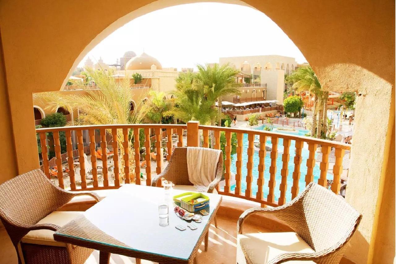 Hotel Grand Waterworld Makadi Family Star - Couples And Families Only Hurghada Esterno foto Balcony of a hotel room
