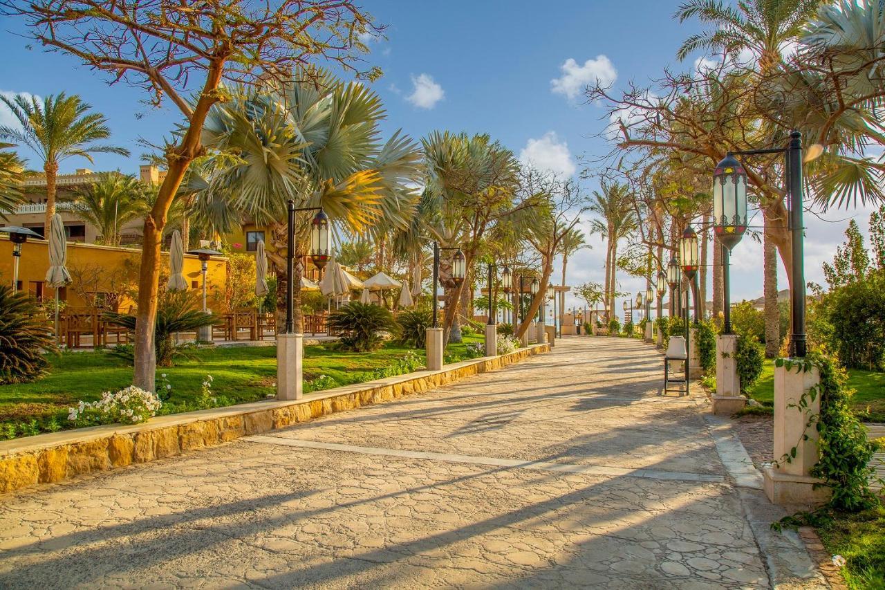 Hotel Grand Waterworld Makadi Family Star - Couples And Families Only Hurghada Esterno foto The promenade in the center of the village
