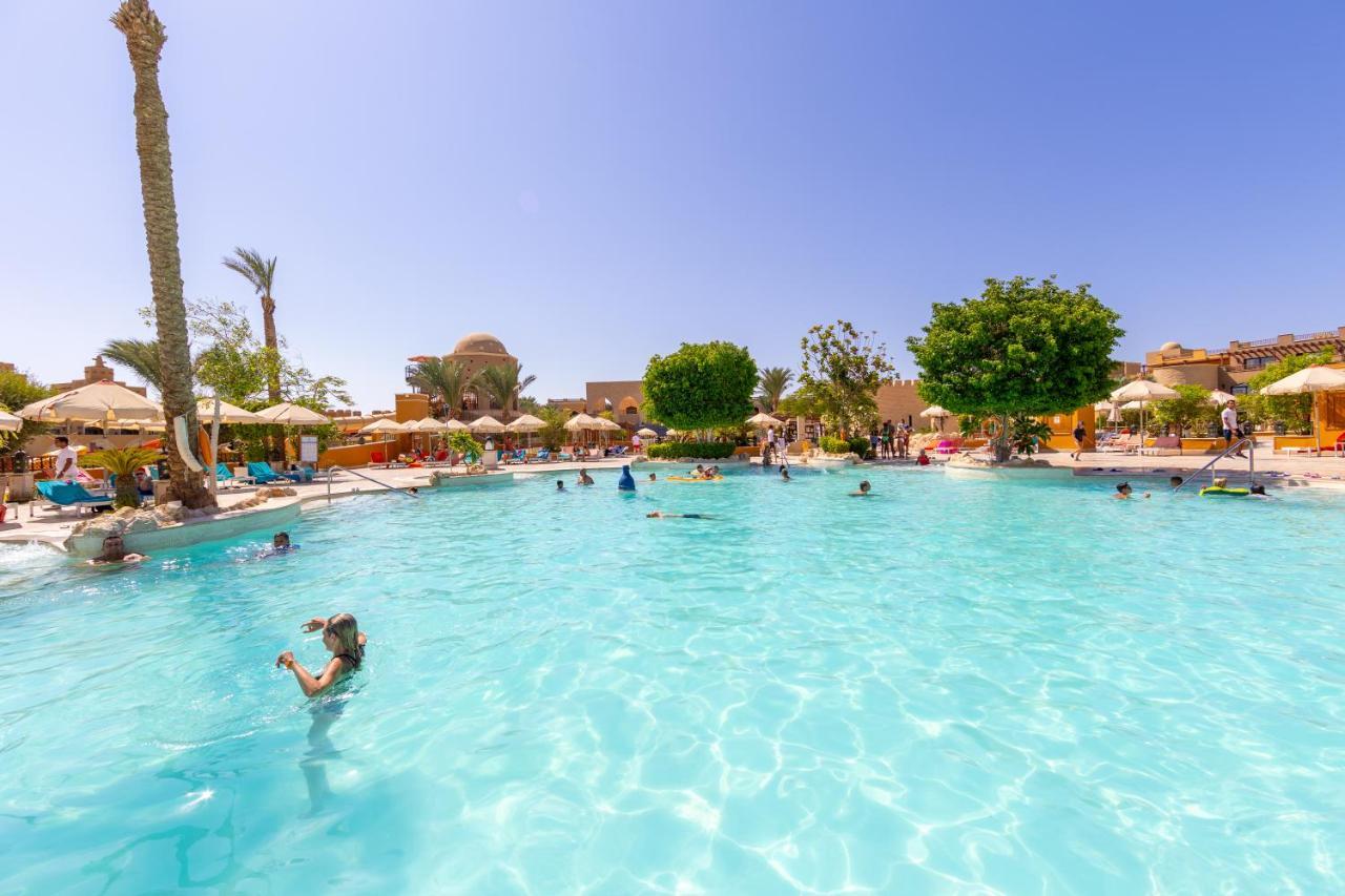 Hotel Grand Waterworld Makadi Family Star - Couples And Families Only Hurghada Esterno foto The swimming pool at the resort