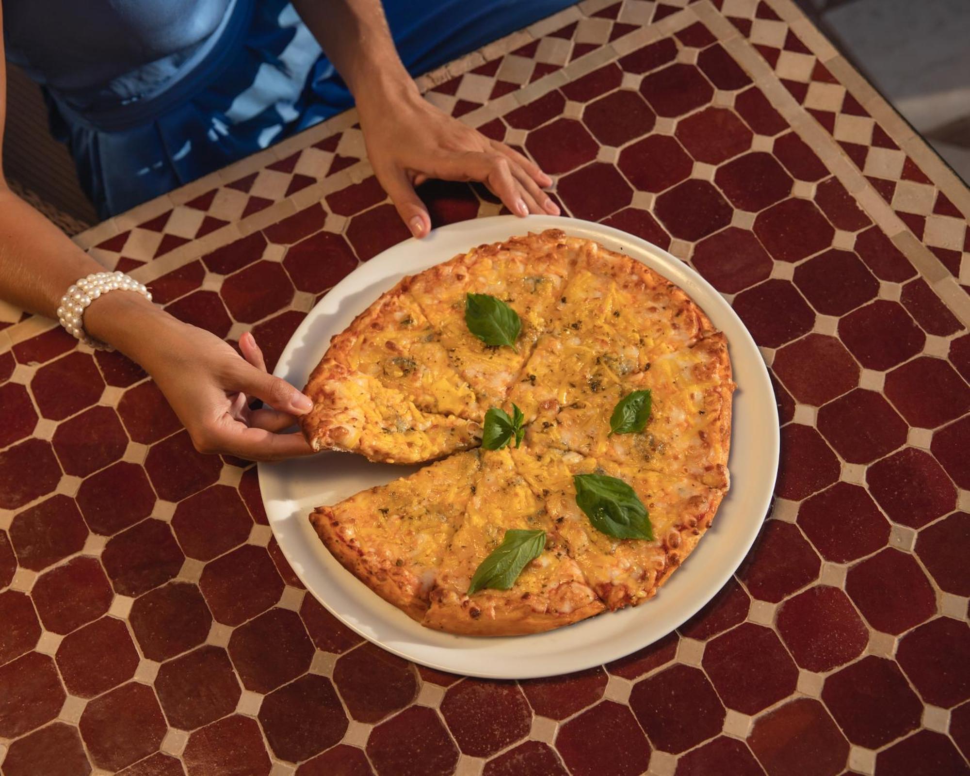 Hotel Grand Waterworld Makadi Family Star - Couples And Families Only Hurghada Esterno foto Pizza