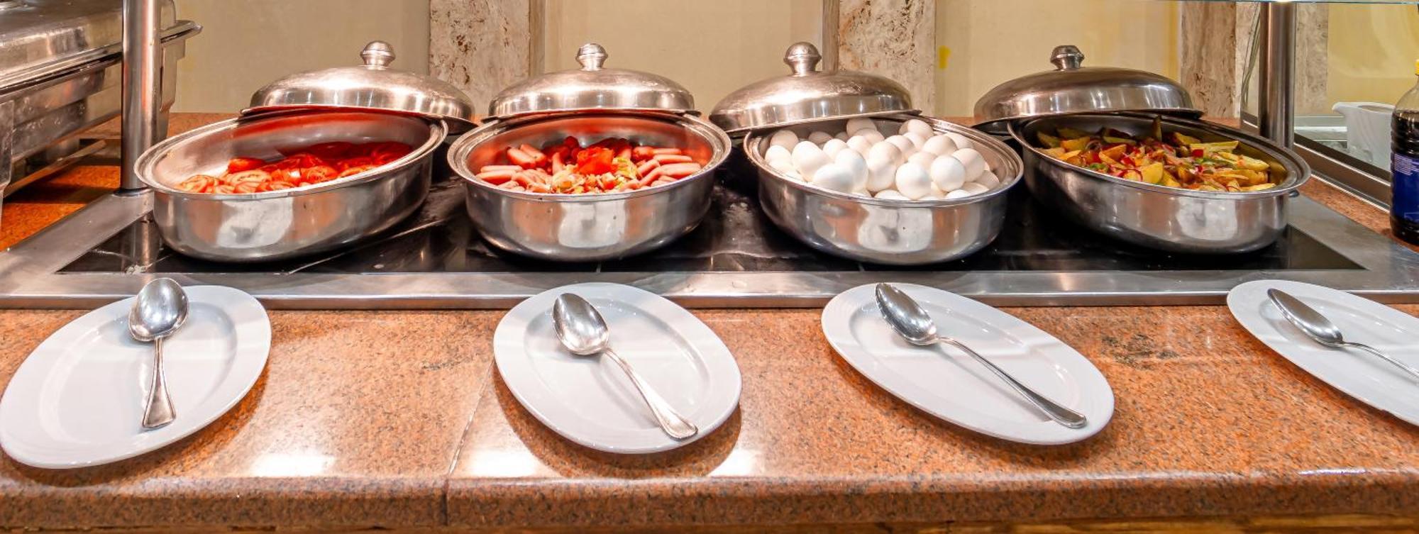 Hotel Grand Waterworld Makadi Family Star - Couples And Families Only Hurghada Esterno foto A chafing dish